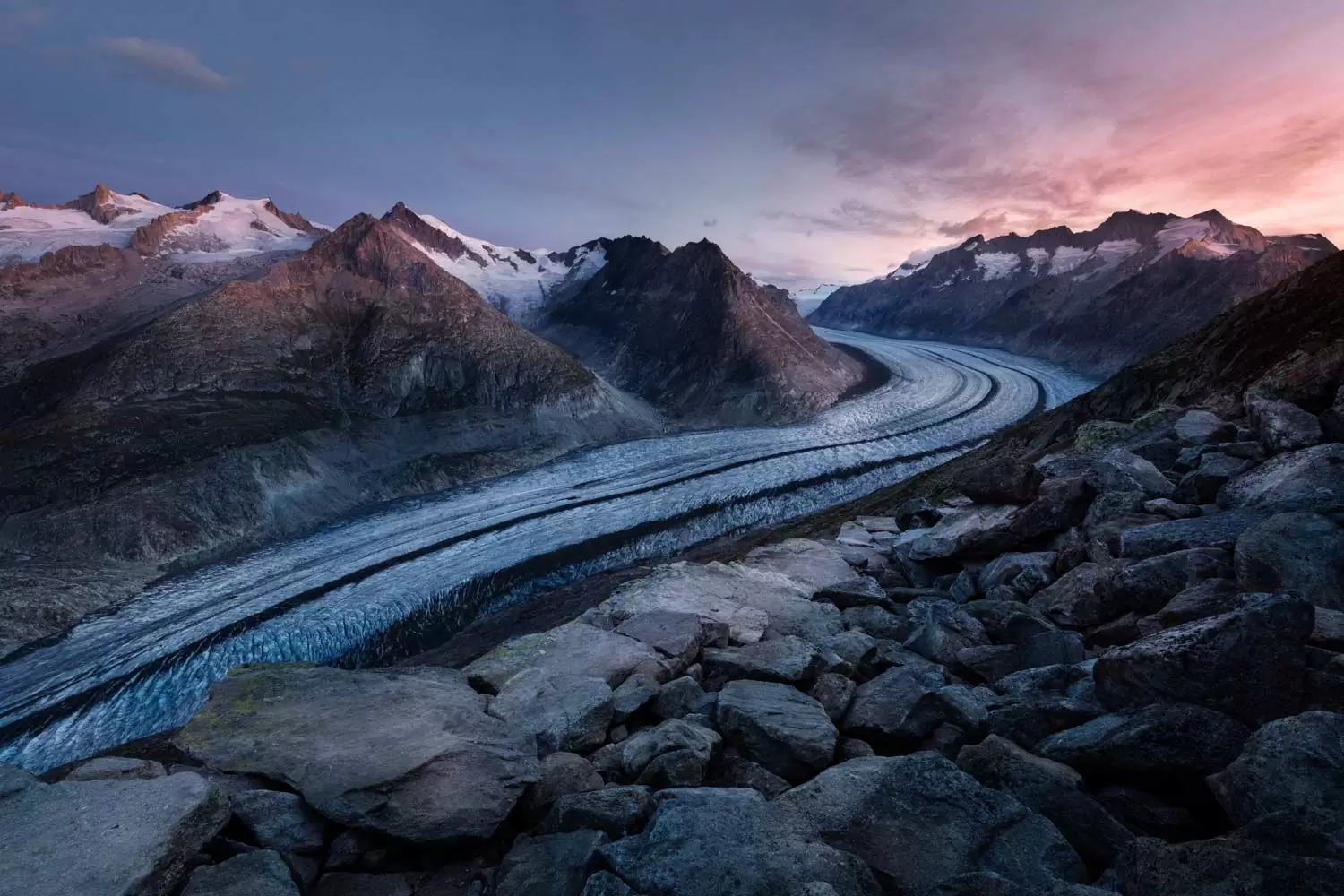 24-10-17-47 Un bol d'air frais avec Varsoft, paysage de montagne et glaciers
